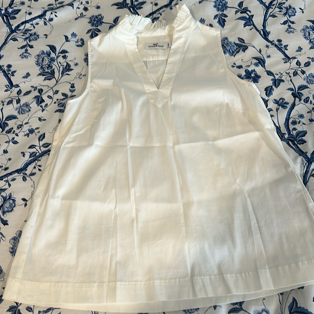 White Vineyard Vines tank with ruffle neck